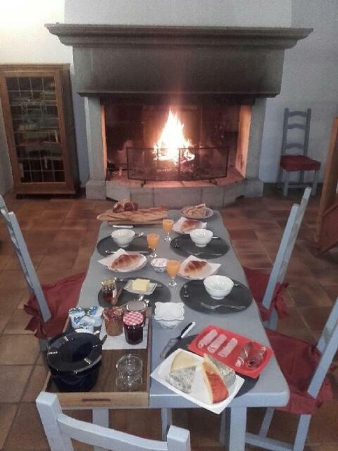 Aux Genets De Josephine Apartment Fournols Bagian luar foto